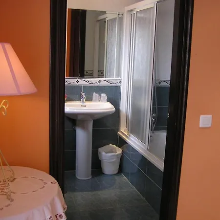 奥特里维内斯酒店 2* 科伦加