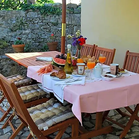 Entrevines Hotel